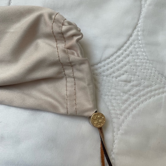 Tory Burch Outlined Rectangle Sunglasses